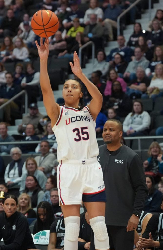 UConn women’s basketball finishes regular season undefeated